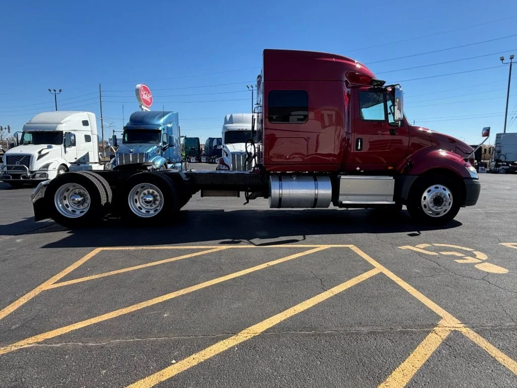 2015 International LT - image 8