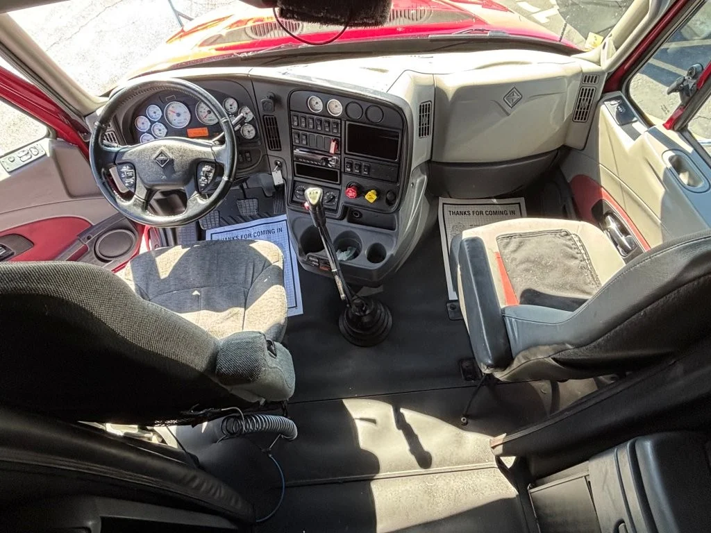 2015 International LT - image 16