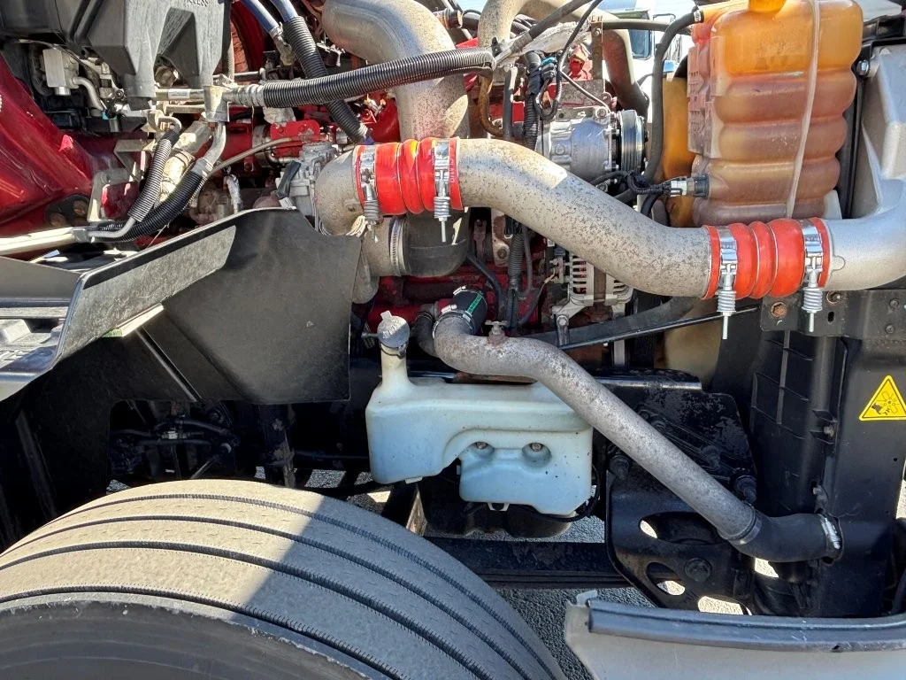 2015 International LT - image 9