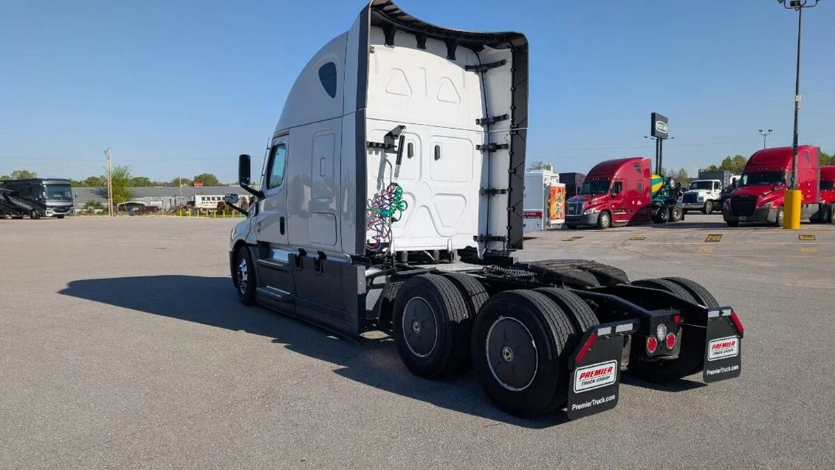 2026 Freightliner Cascadia - image 11