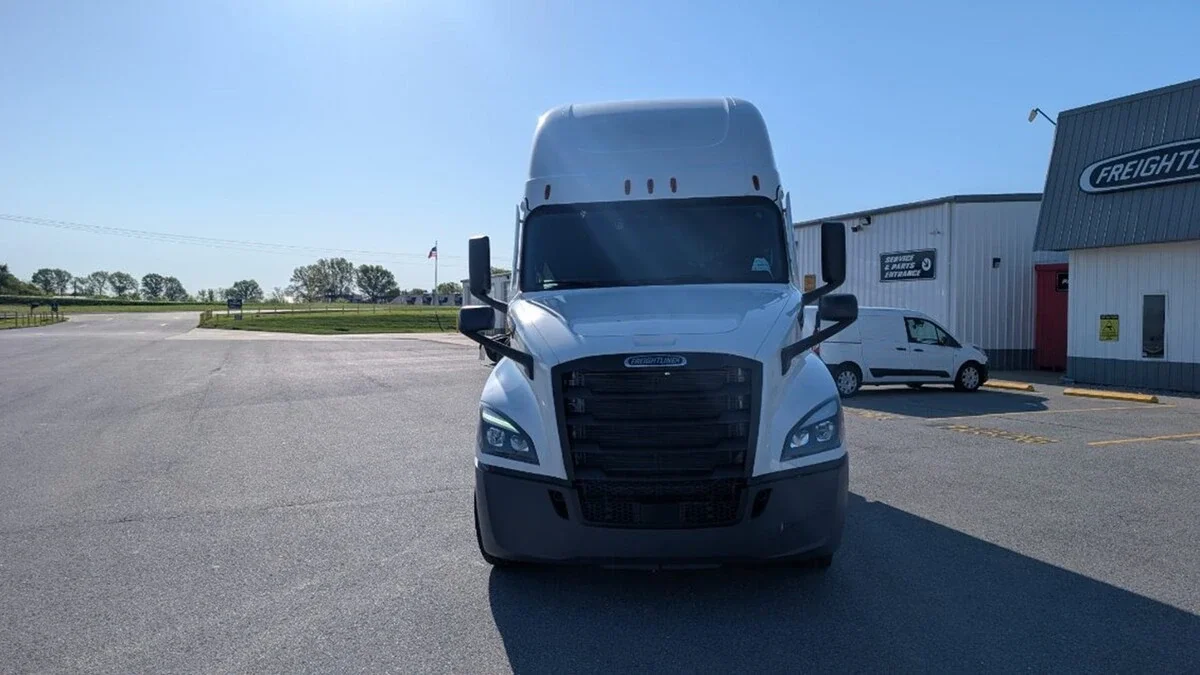 2026 Freightliner Cascadia - image 2