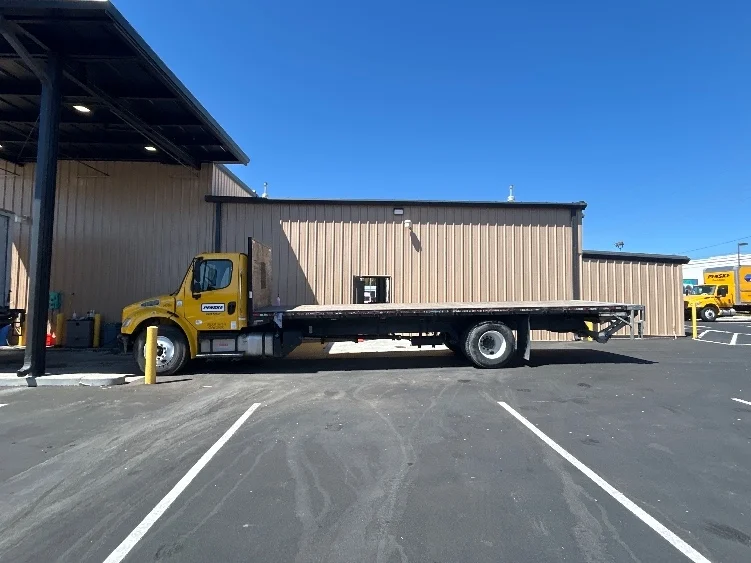 2020 Freightliner eM2 in Fresno, CA — photo 4