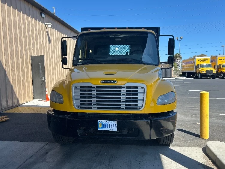 2020 Freightliner eM2 in Fresno, CA — photo 2