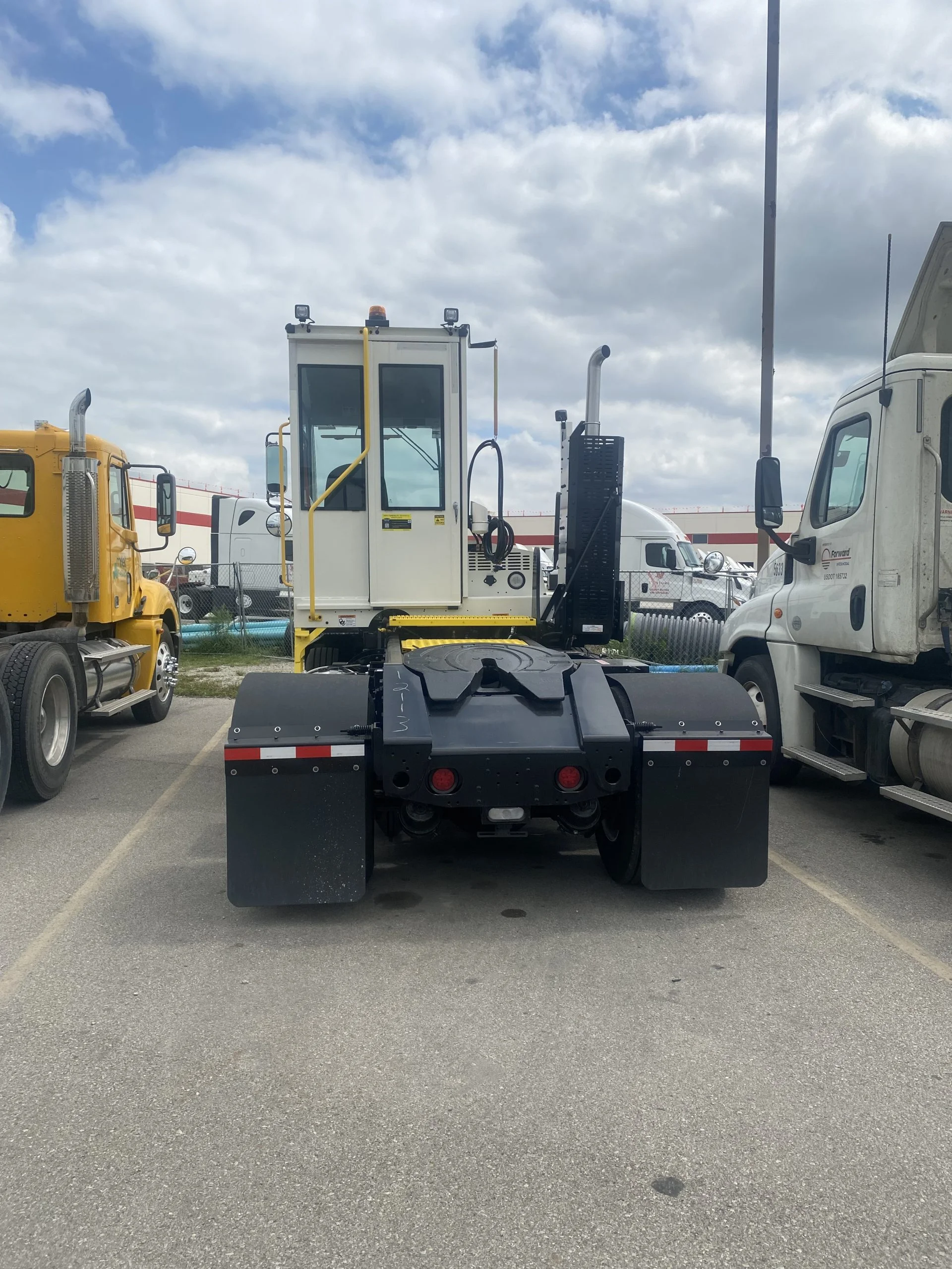 2024 Autocar in IN — photo 4