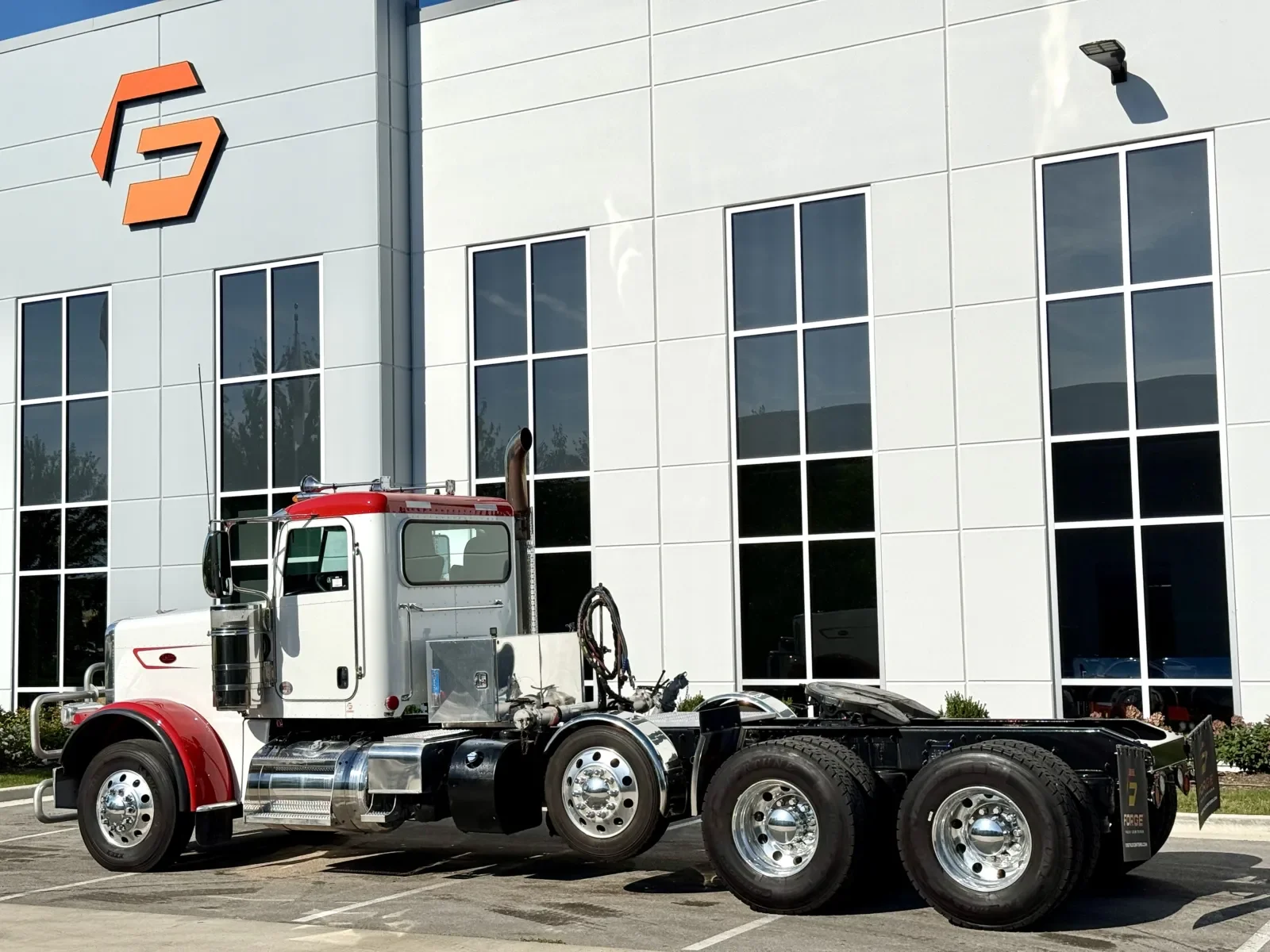 2023 Peterbilt 389 in New Lenox, IL — photo 6