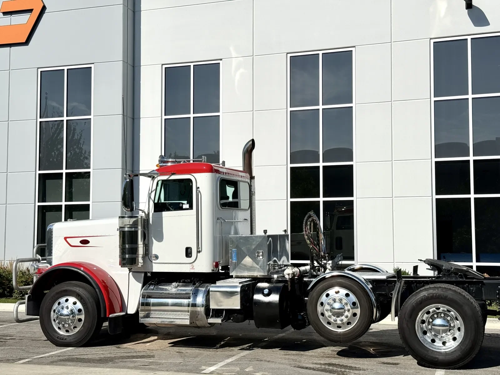 2023 Peterbilt 389 in New Lenox, IL — photo 8