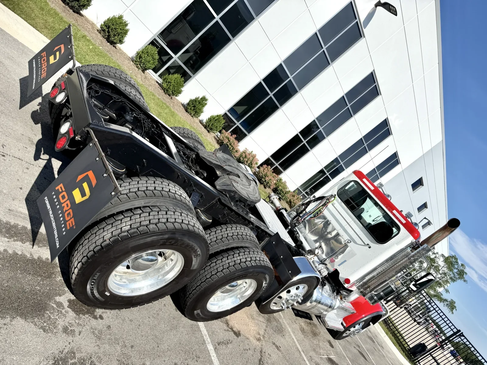 2023 Peterbilt 389 in New Lenox, IL — photo 11