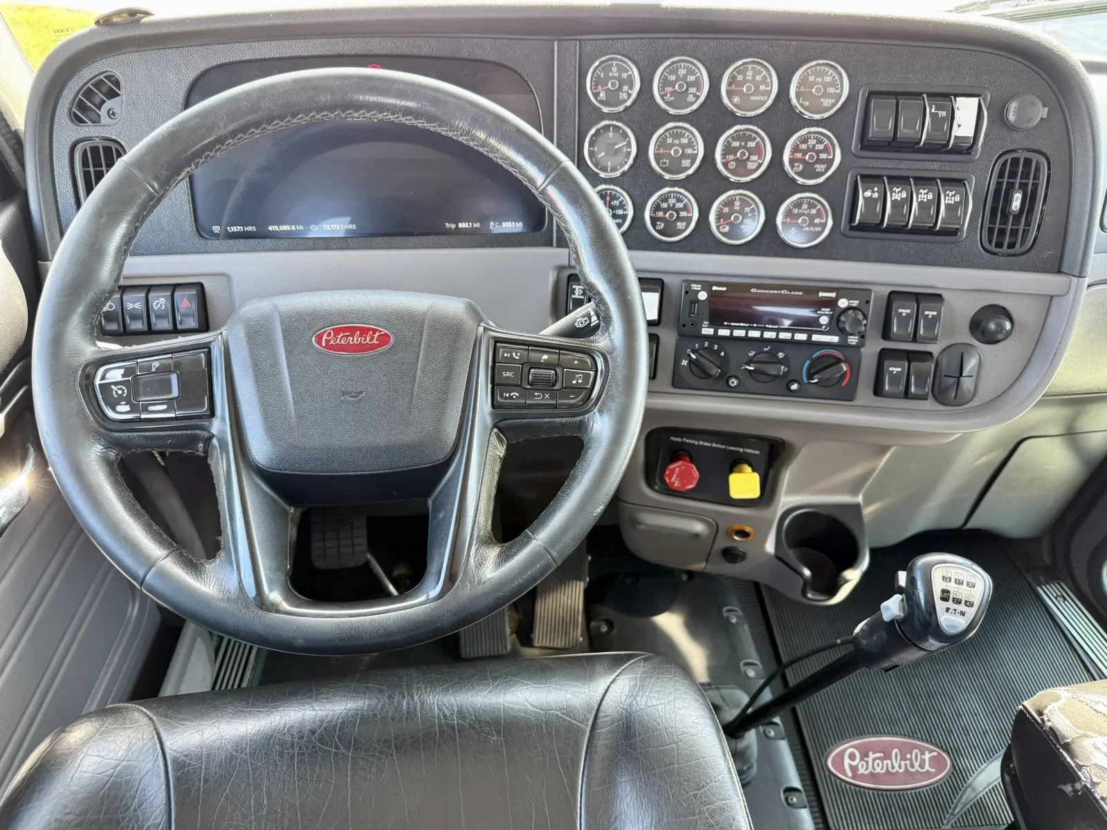 2023 Peterbilt 389 in New Lenox, IL — photo 16