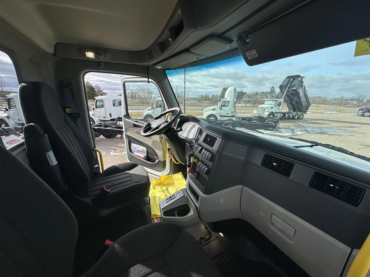 2025 Peterbilt 567 - image 6