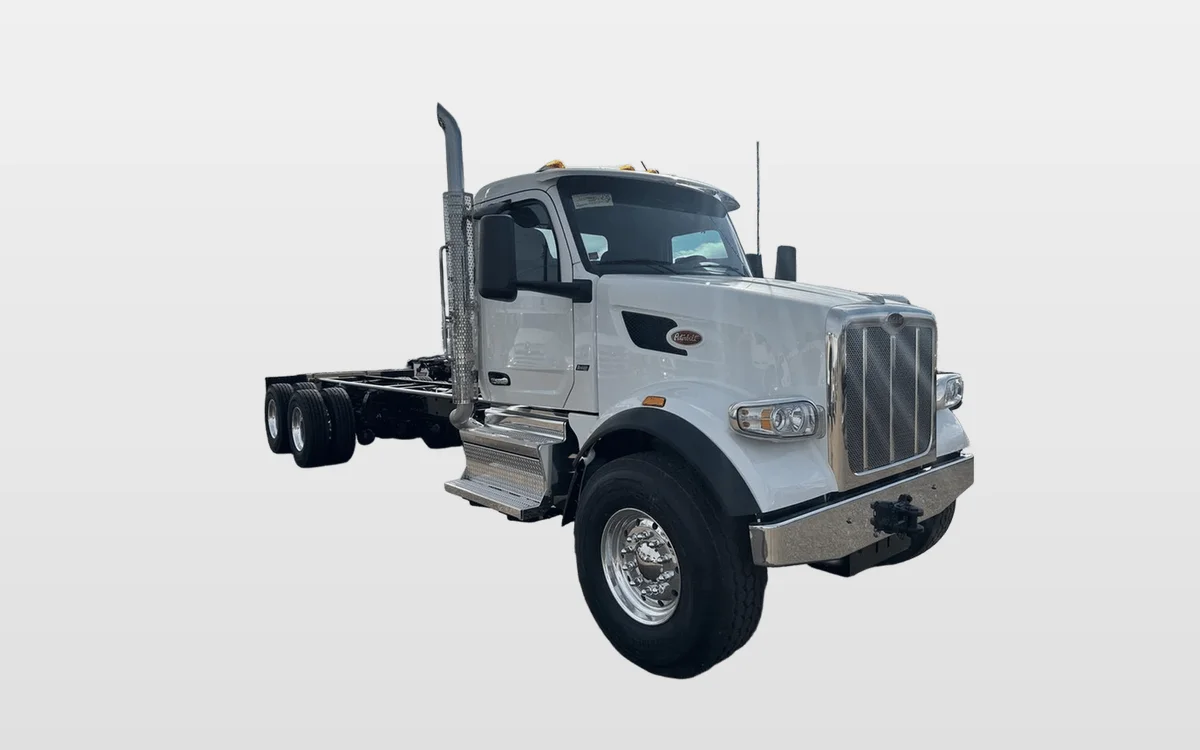 2025 Peterbilt 567 - image 1