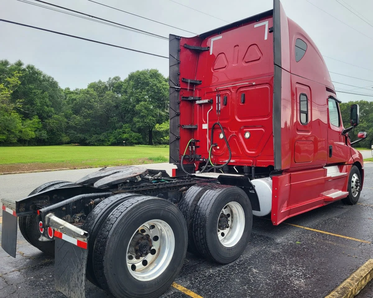2020 Freightliner Cascadia in Jacksonville, FL — photo 5