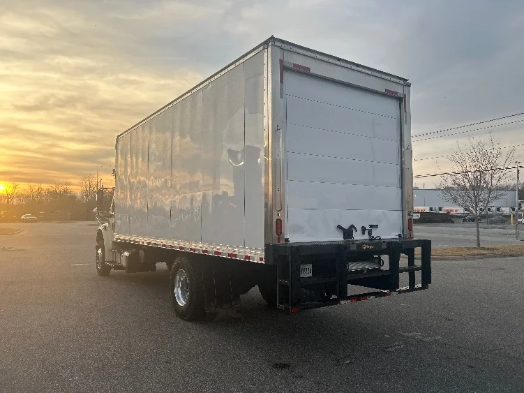 2019 Freightliner M2 106 - image 6