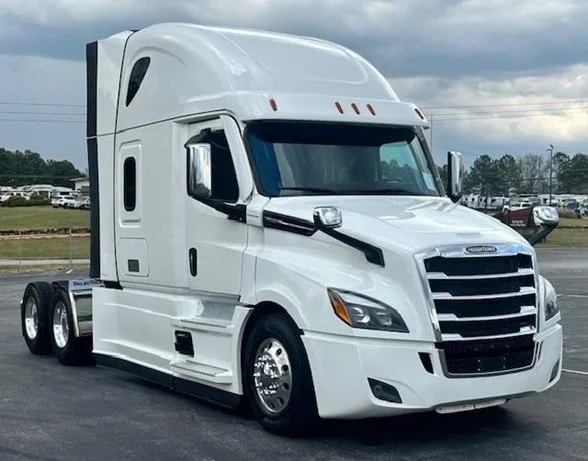 2023 FREIGHTLINER Cascadia 126 - image 3