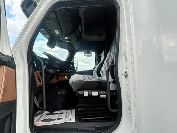 2023 FREIGHTLINER Cascadia 126 - image 15