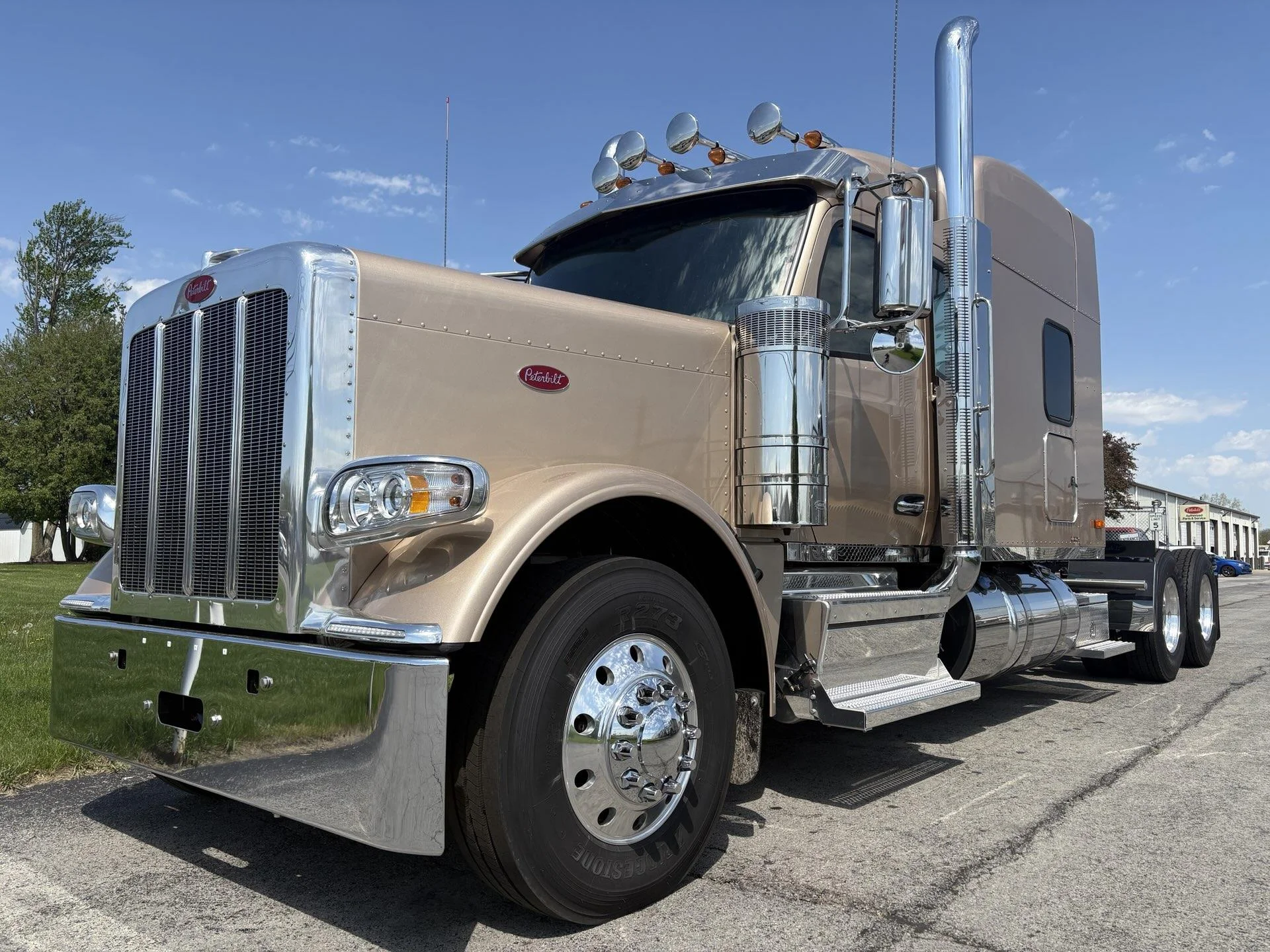 2027 Peterbilt 589 in Findlay, OH