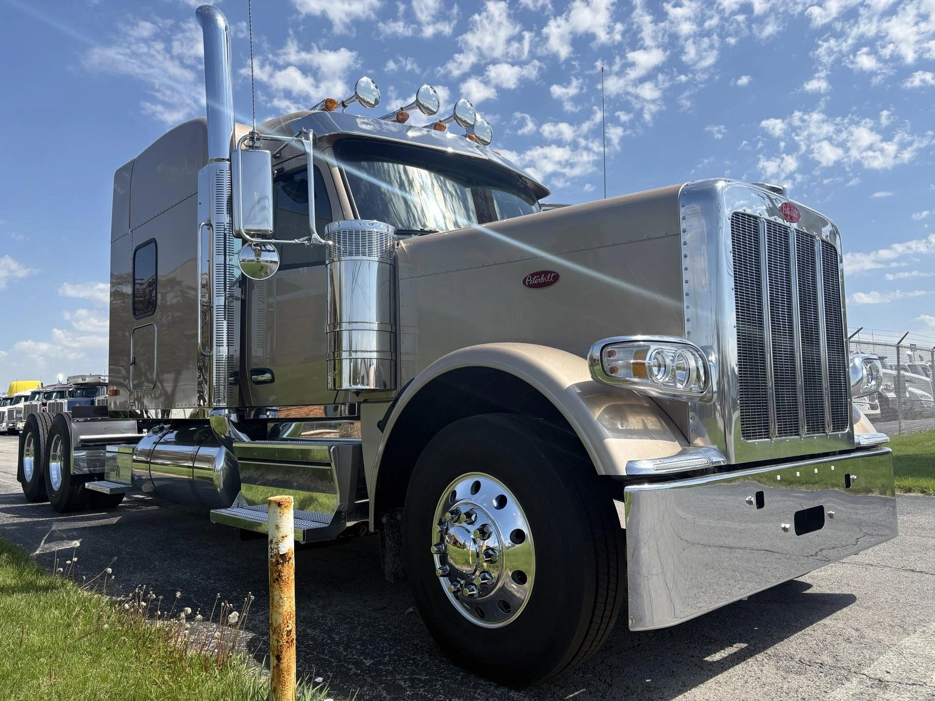 2027 Peterbilt 589 in Findlay, OH — photo 2