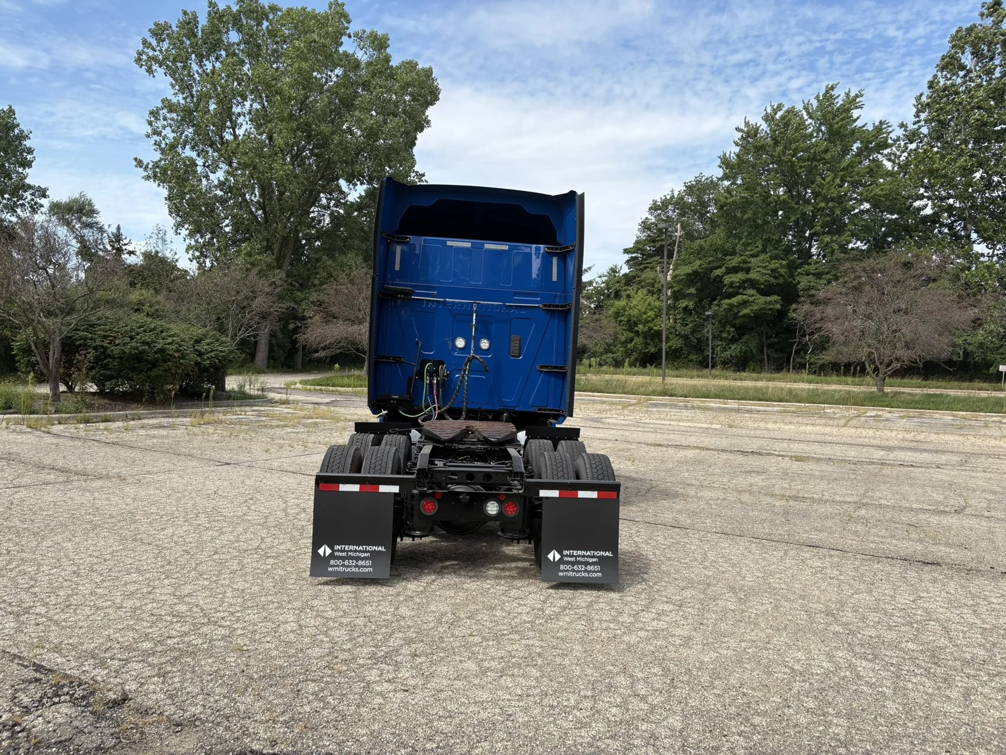 2025 International LT in MI — photo 7
