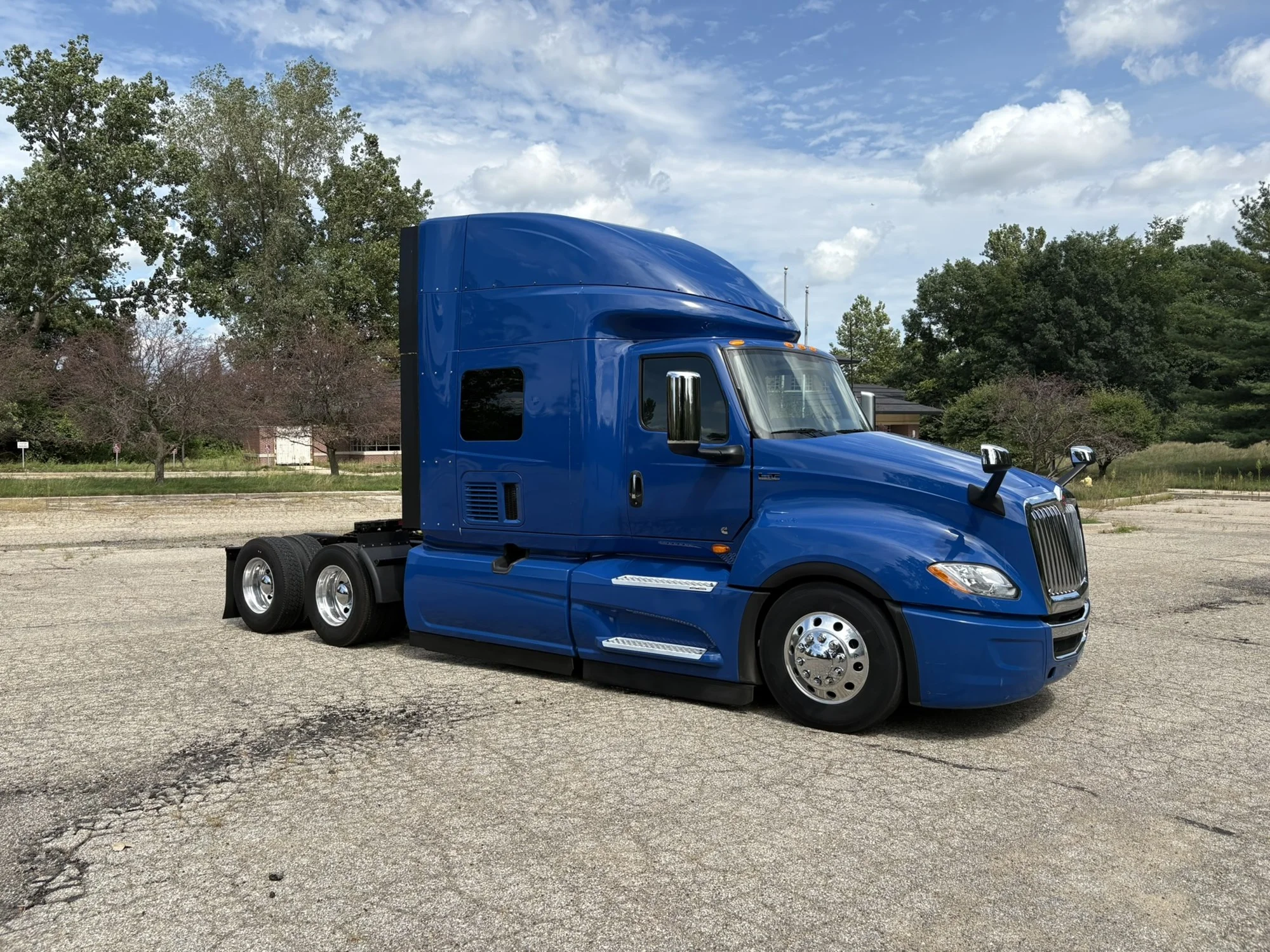 2025 International LT in MI — photo 4