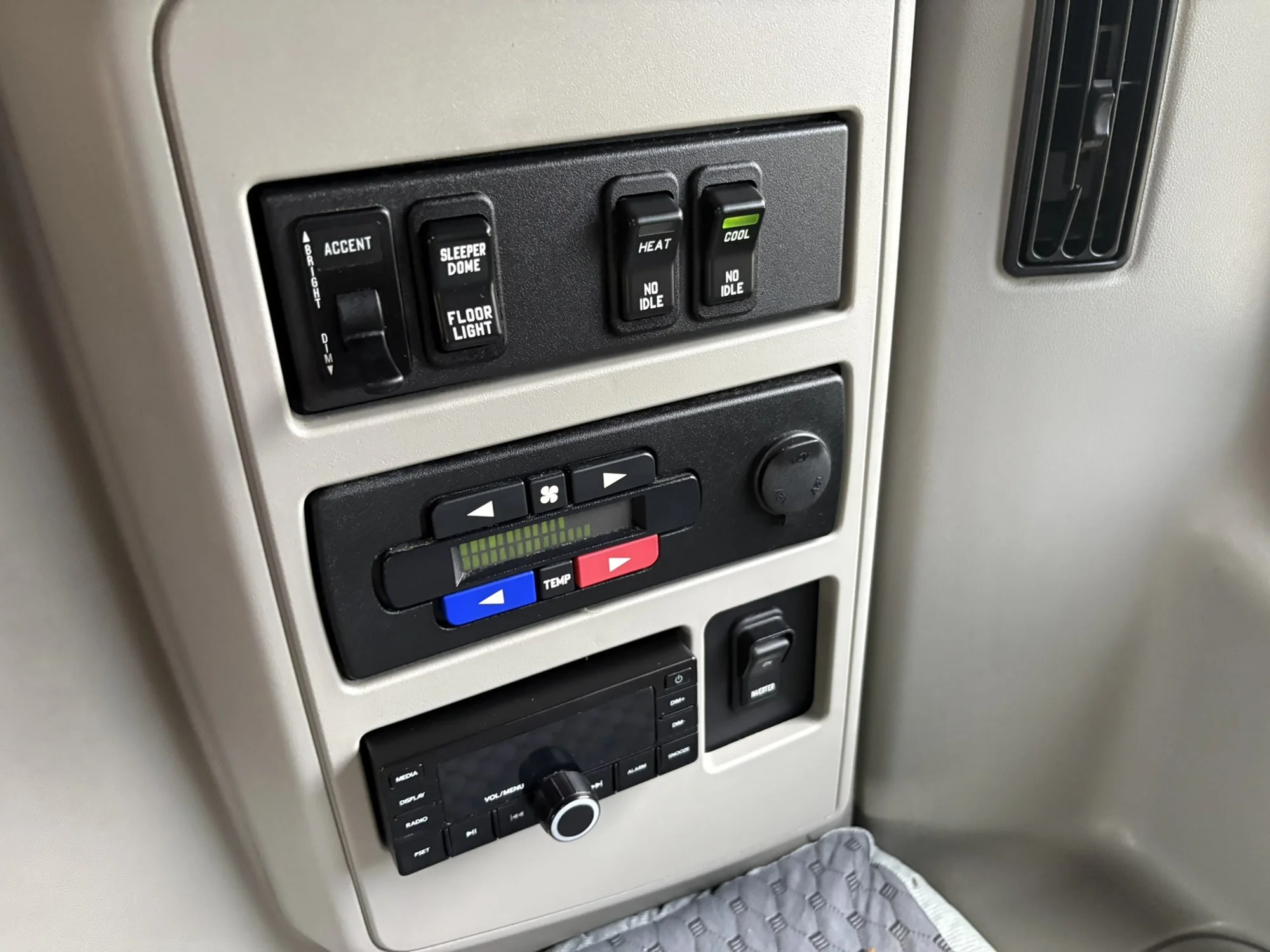 2025 International LT in MI — photo 25