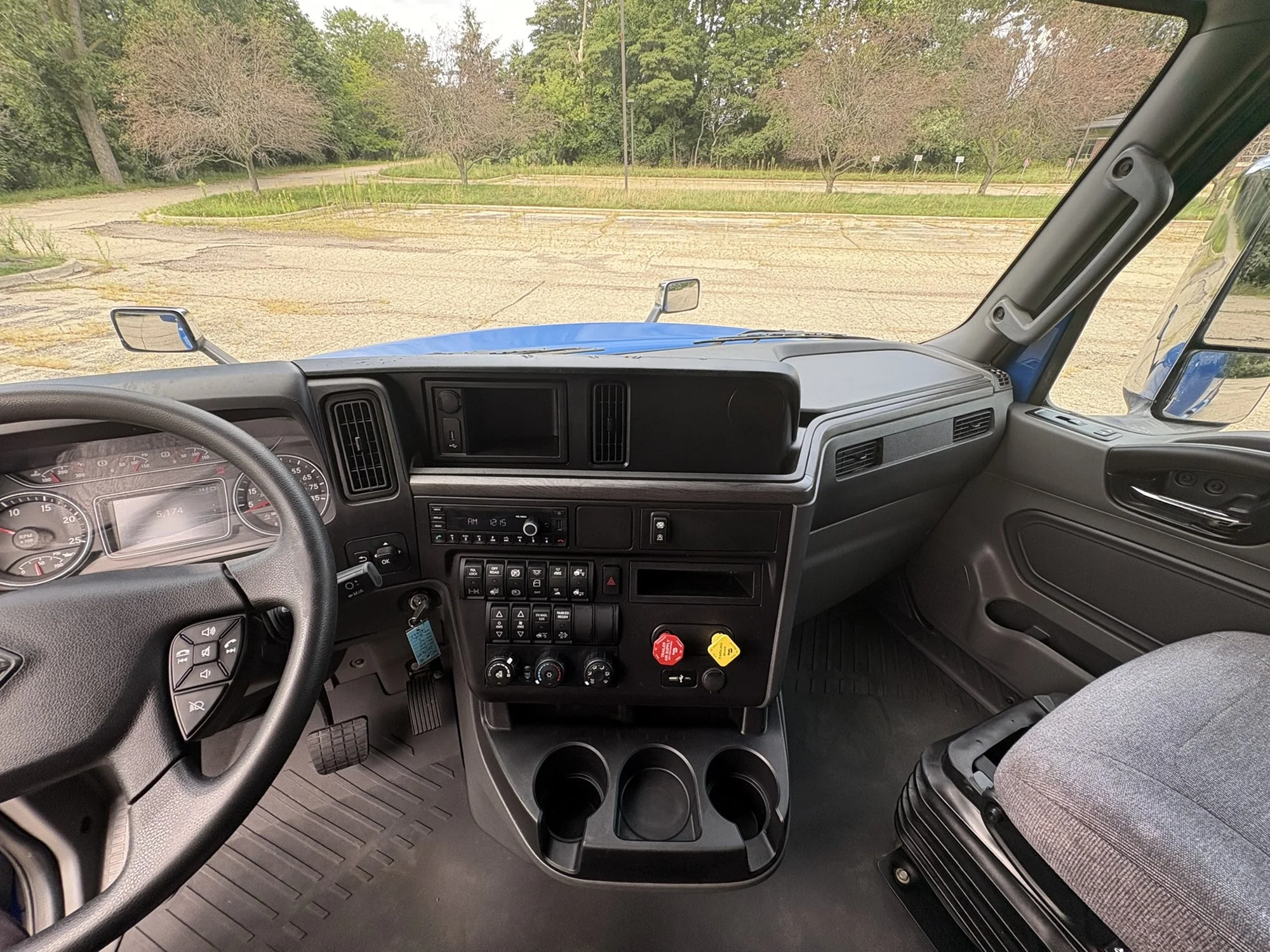 2025 International LT in MI — photo 18