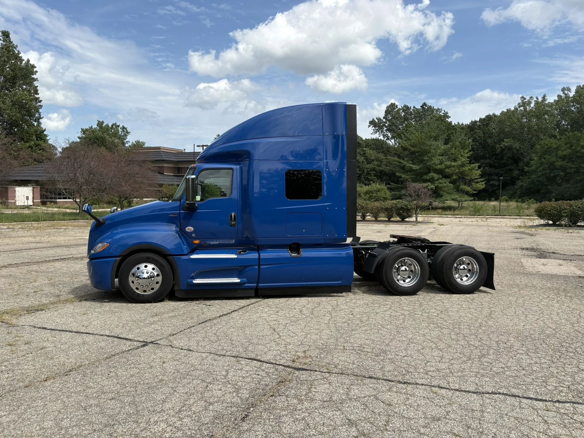 2025 International LT in MI — photo 2