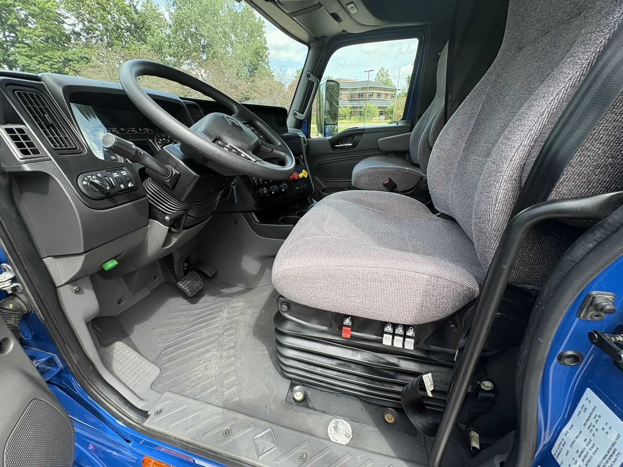 2025 International LT in MI — photo 15