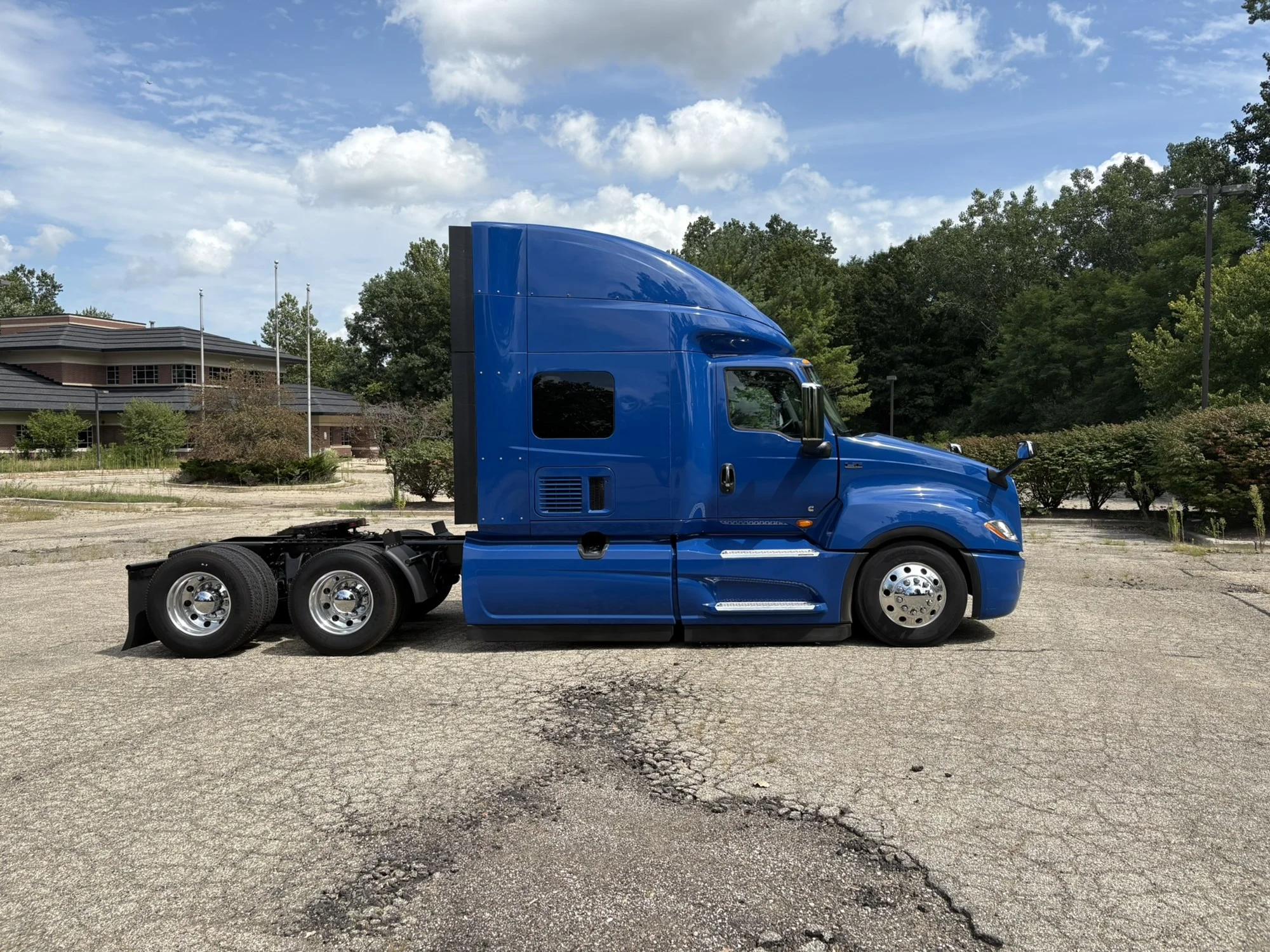 2025 International LT in MI — photo 5