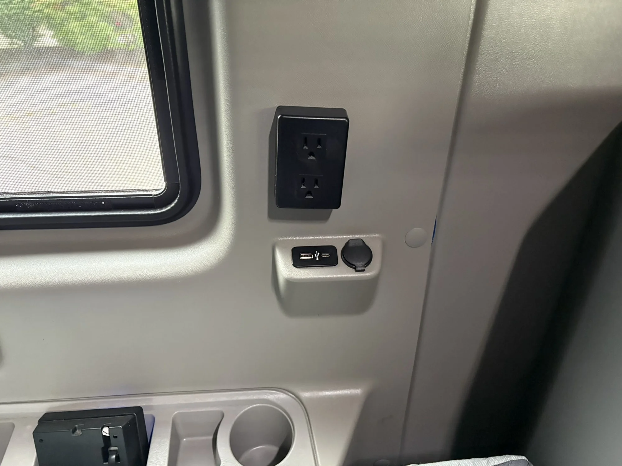 2025 International LT in MI — photo 24