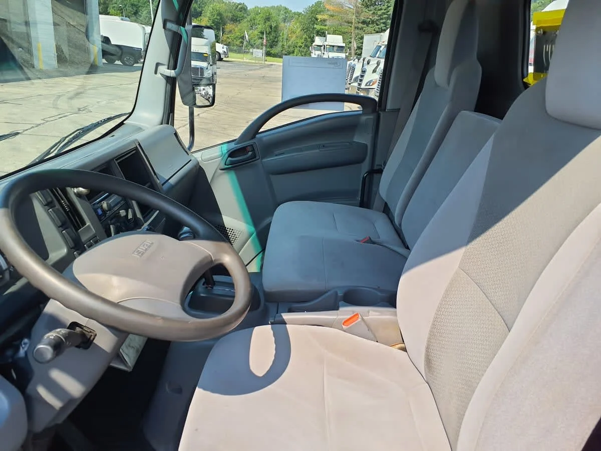 2017 Isuzu NQR in Oak Creek, WI — photo 7
