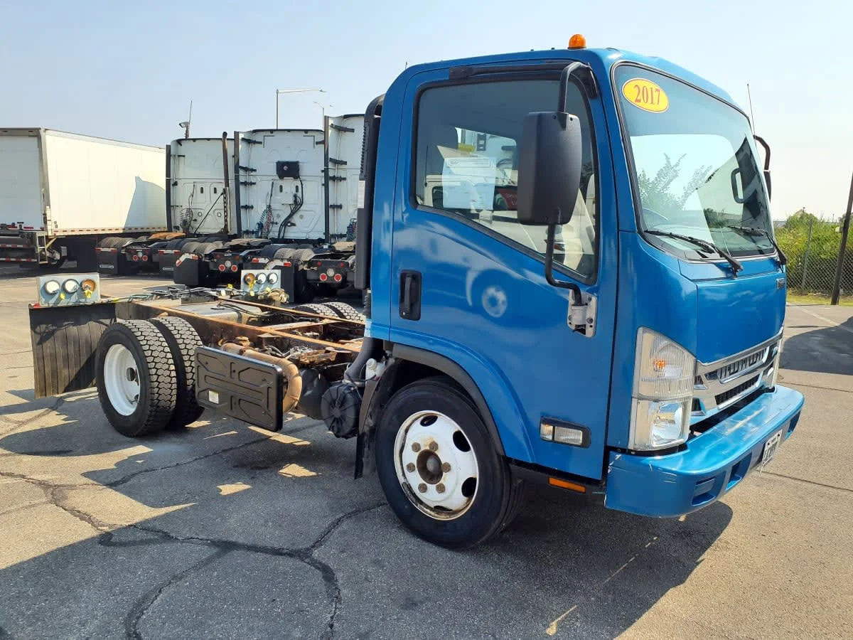 2017 Isuzu NQR in Oak Creek, WI — photo 3