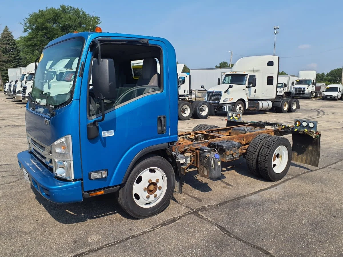 2017 Isuzu NQR in Oak Creek, WI