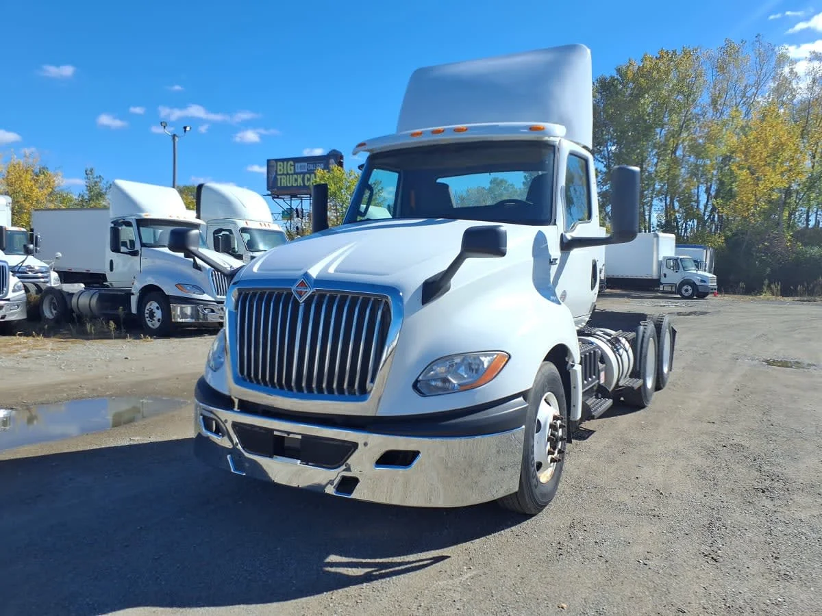 2019 International LT in Taylor, MI — photo 3