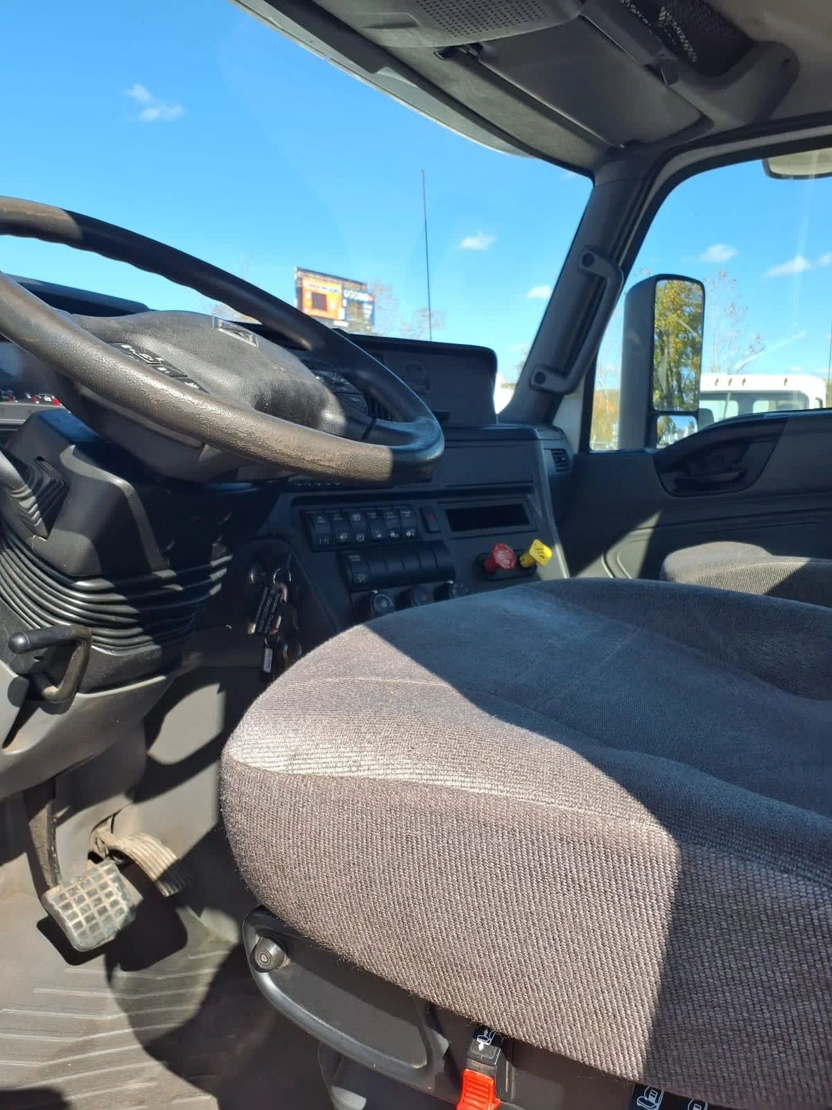 2019 International LT in Taylor, MI — photo 7