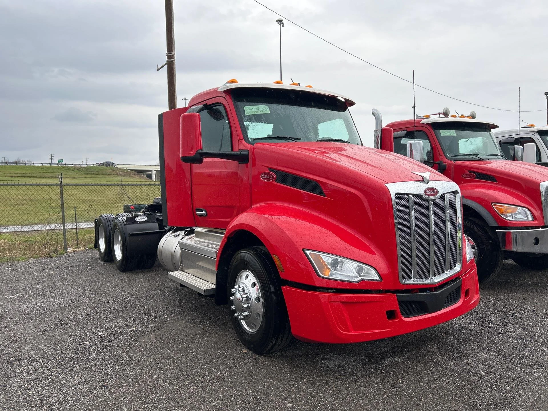 2027 Peterbilt 579 in Youngstown, OH — photo 2