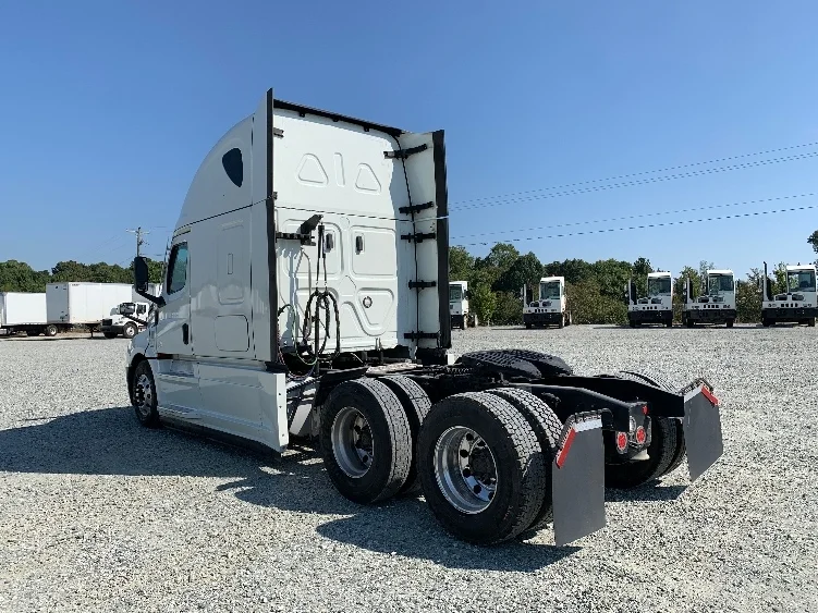 2021 Freightliner Cascadia in Greensboro, NC — photo 5