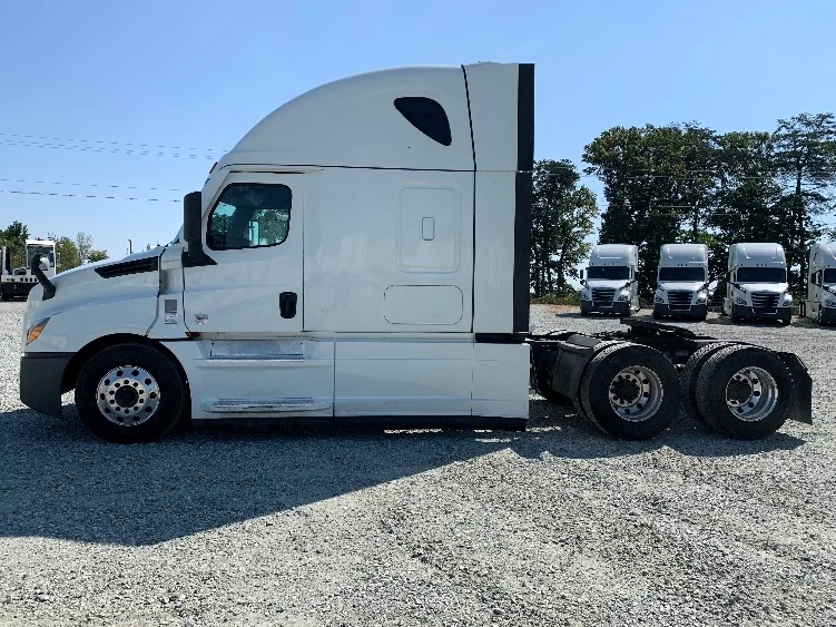 2021 Freightliner Cascadia in Greensboro, NC — photo 4