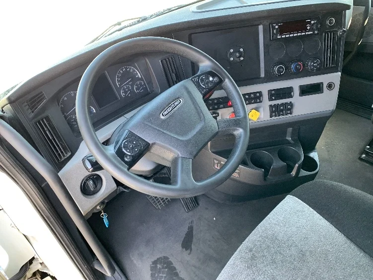 2021 Freightliner Cascadia in Greensboro, NC — photo 10