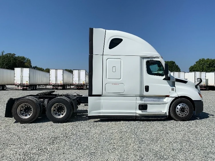 2021 Freightliner Cascadia in Greensboro, NC — photo 8