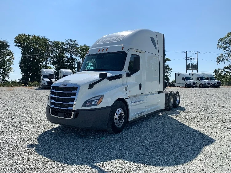 2021 Freightliner Cascadia in Greensboro, NC — photo 3