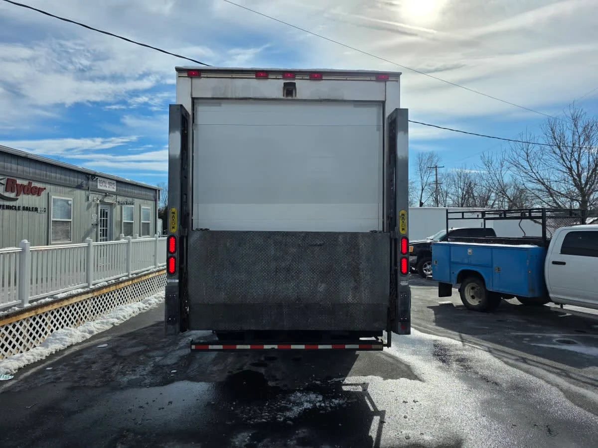 2019 Freightliner M2 112 - image 5