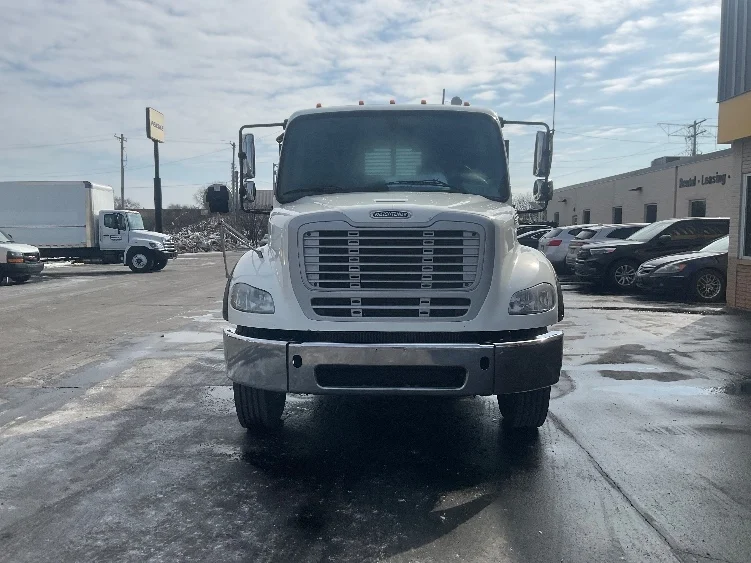 2019 Freightliner M2 112 in Milwaukee, WI — photo 2
