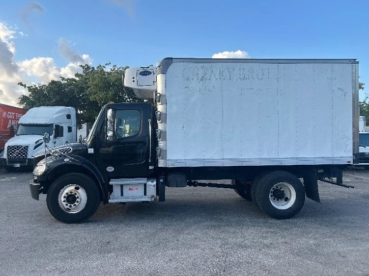 2019 Freightliner M2 106 - image 3