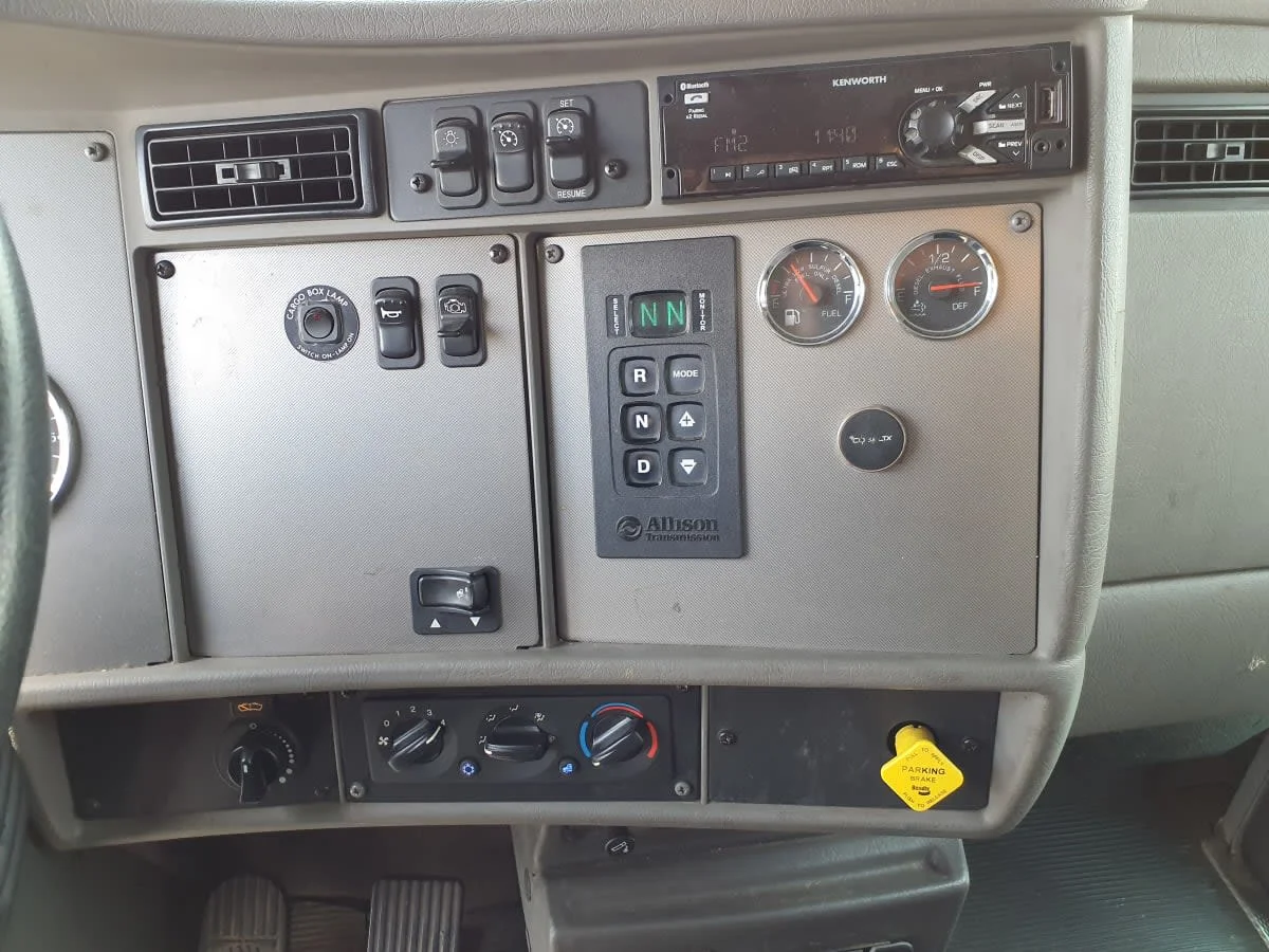 2020 Kenworth T370 - image 10