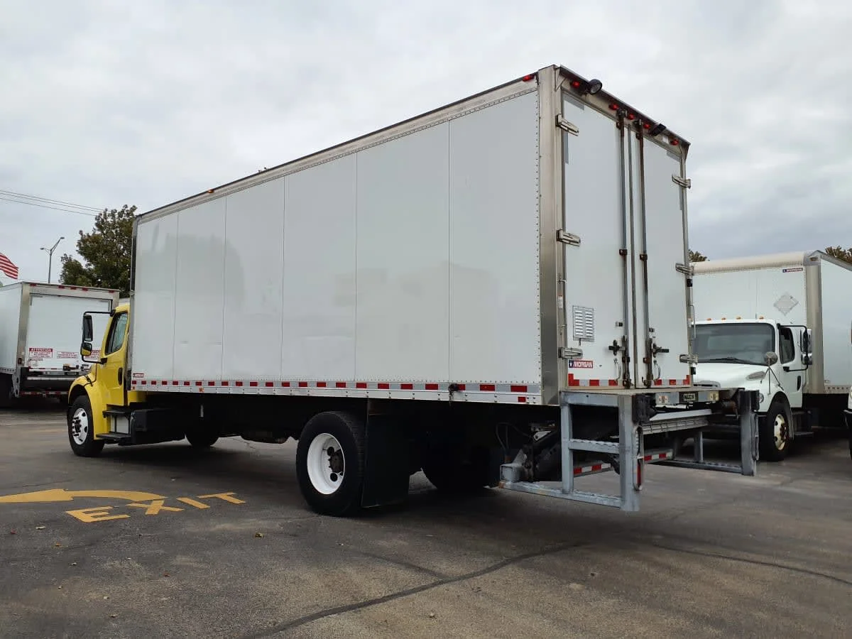 2016 Freightliner M2 106 in Bolingbrook, IL — photo 6