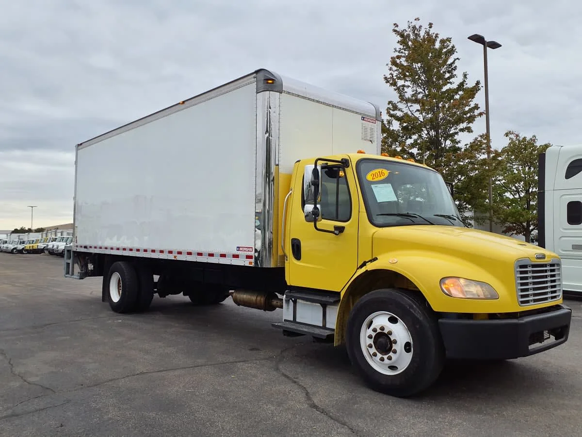 2016 Freightliner M2 106 in Bolingbrook, IL — photo 3