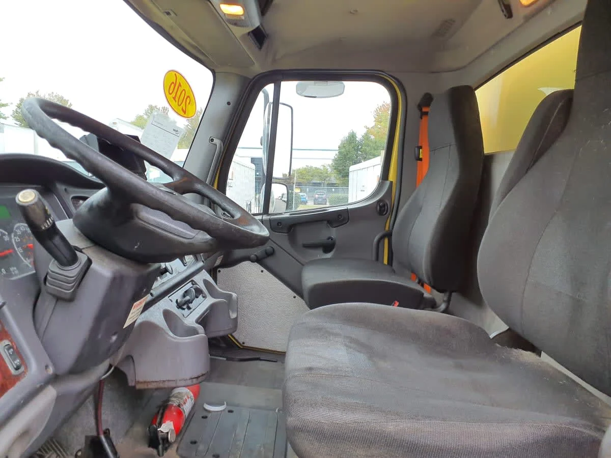 2016 Freightliner M2 106 - image 7