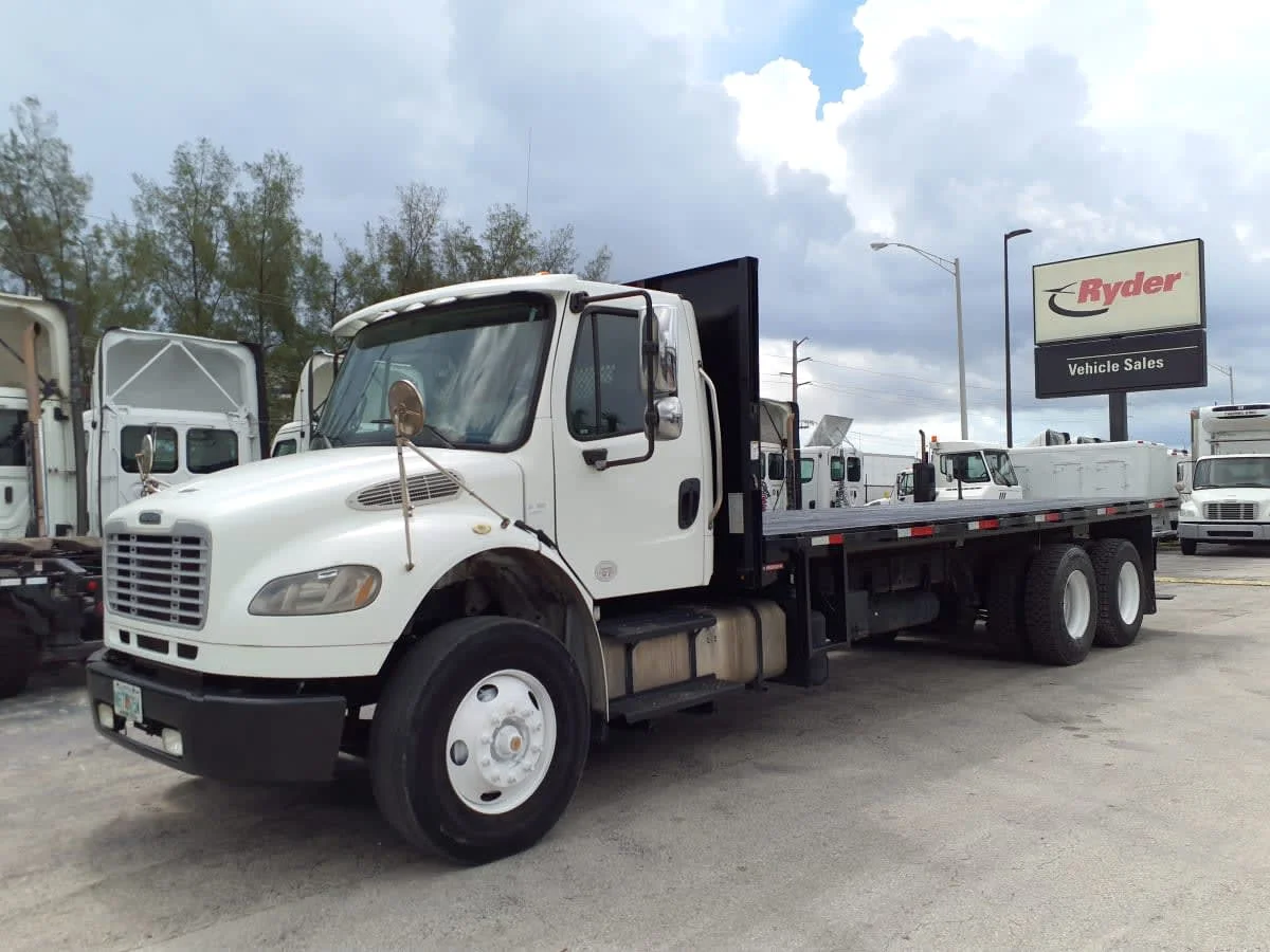 2016 Freightliner M2 106 in Miami, FL
