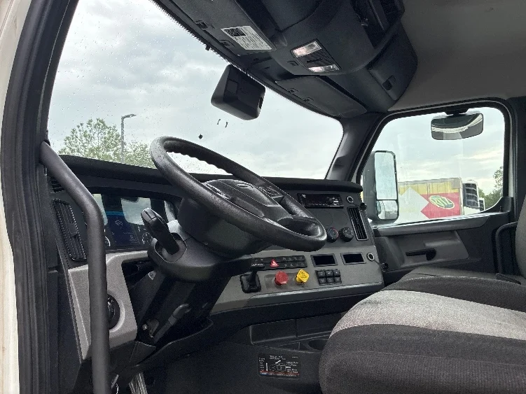 2021 Freightliner Cascadia in Greenville, SC — photo 10