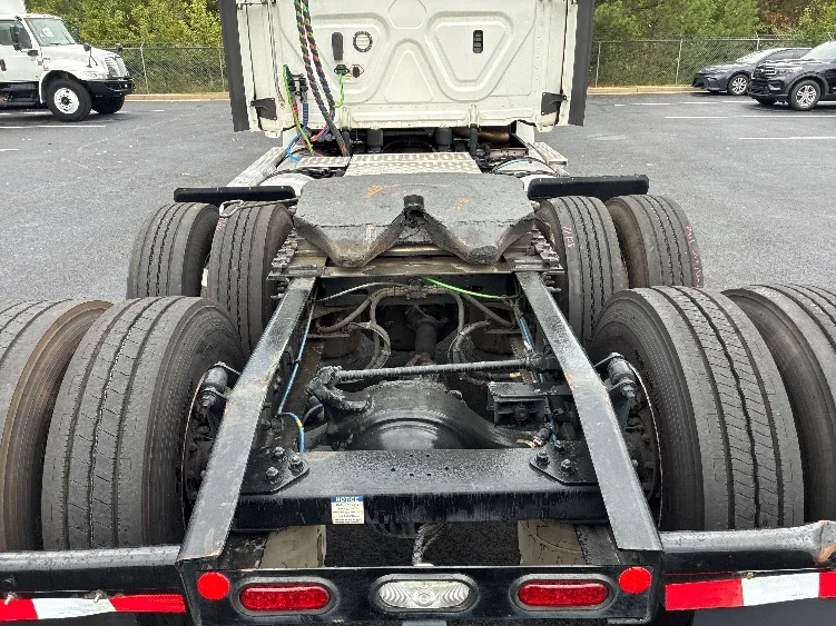 2021 Freightliner Cascadia in Greenville, SC — photo 6