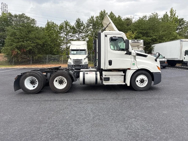 2021 Freightliner Cascadia in Greenville, SC — photo 8